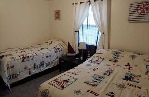 Port Clinton Cabina | Sleeps 1 to 8 Daily or weekly home rental 5 miles from downtown Port Clinton.