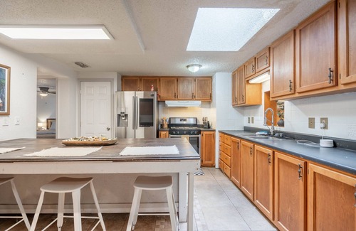 Odessa Casa | Game Room - 6 Beds - Pet Friendly - Large Kitchen - BBQ