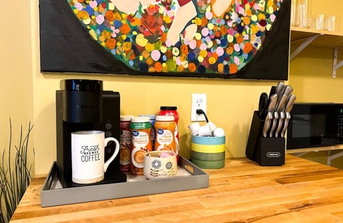 Jeannette Condominio | Sleeps 14! 9 Beds and Bathrooms, Historic + WIFI!