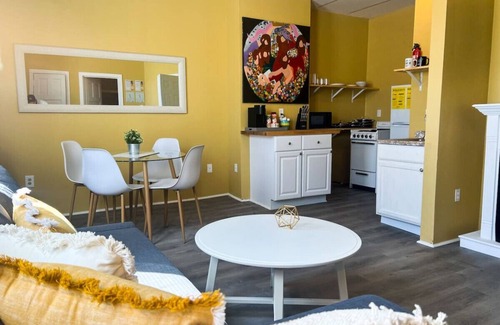 Jeannette Condominio | Sleeps 14! 9 Beds and Bathrooms, Historic + WIFI!