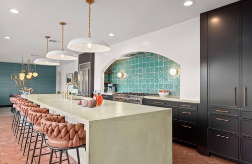 Riverside Casa | Sleeps 14 + heated Pool + Spa + Cabanas + Speakeasy + 5 minutes to downtown