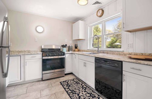 West Harwich Casa | Sleeps 14 Home w/ Pool Great for Families!