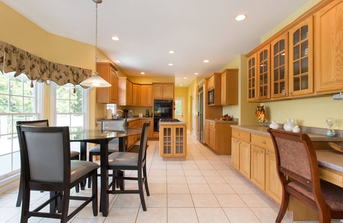 Hendersonville Casa | Sleeps 15! VIEWS forever, Large Executive Home, Fast Wi-Fi, Hot Tub & Fire Pit