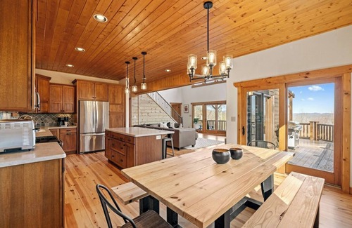 Seven Devils Cabina | Sleeps 16 - Long Range Views -Private Ski Cabin