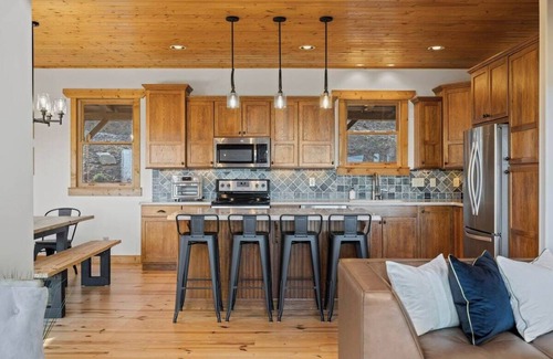 Seven Devils Cabina | Sleeps 16 - Long Range Views -Private Ski Cabin