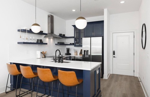 Cleveland Park Apartamento | Sleeps 20, 3 Condos Side-by-Side, 10 minutes to Broadway