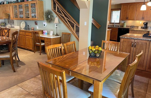Wind Lake Casa | Frente al agua, 2624425713 SE WI ... 3600 pies cuadrados, 3 camas King (para 18) ...