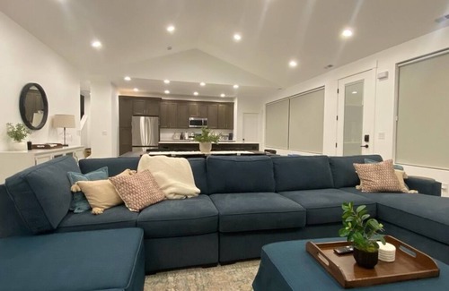 Sweetwater Casa | Sleeps 20+, Fire Pit, Game Room, Ideal Beach Pass, Private Hot tub