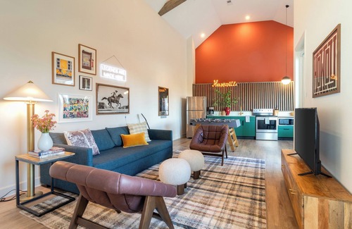 Buena Vista Casa | Sleeps 236 | Entire Nashville Hotel | The Conway