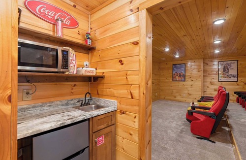Chalet Village North Cabaña | Sleeps 24 2 Homes, Hot Tub, Sauna, Movie Theater, Firepit, Pool, Tennis Courts