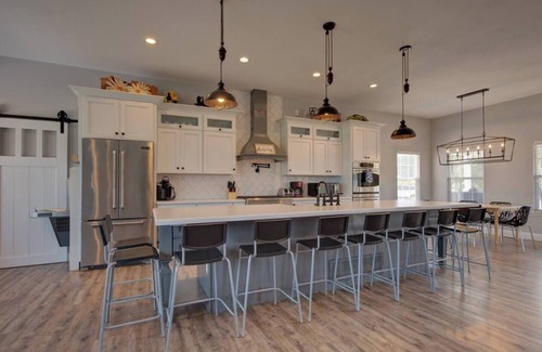 Palmer Lake Casa | Sleeps 25 Raspberry Mountain Farmhouse