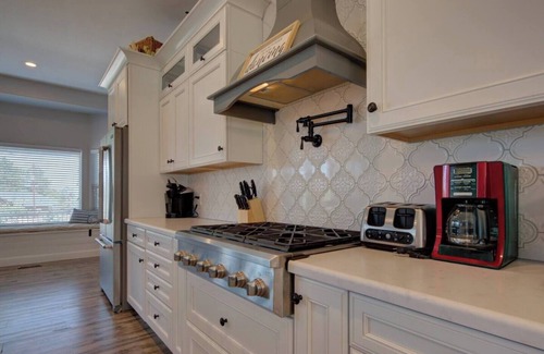 Palmer Lake Casa | Sleeps 25 Raspberry Mountain Farmhouse