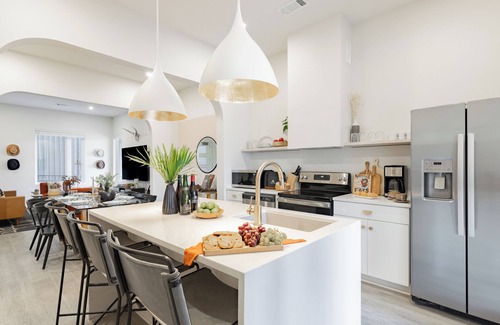 Five Points Casa | Sleeps 28 | 2 Units Near DT Nashville | Outrider by AvantStay