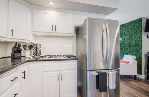 Kaukauna Casa | Sleeps 30 | 5000+ Sq Ft | Pool & Hot Tub