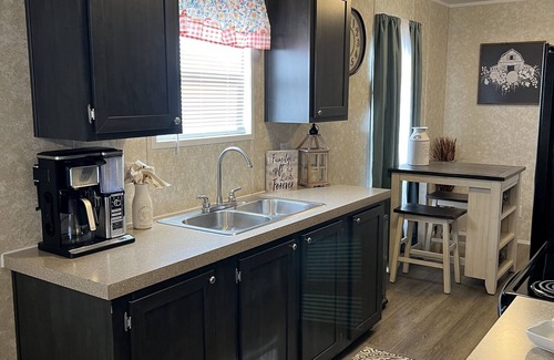 Eden Cabaña | Sleeps 4 - 3Acre Retreat-Near Airport, Savannah & Beaches - Close to i-95 & i-16