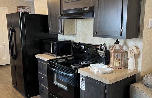 Eden Cabaña | Sleeps 4 - 3Acre Retreat-Near Airport, Savannah & Beaches - Close to i-95 & i-16