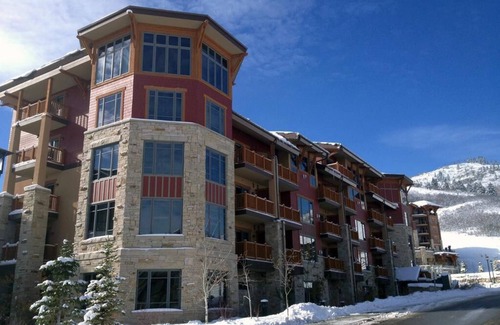 The Timbers Condominio | Sleeps 4, Presidents Week, Ski In/Out, Pool, Lux, Concierge, Sunrise Lodge