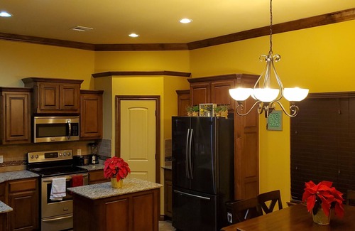 South Oklahoma City Casa | Veteran Owned. OU Campus, Thunder Arena, Airport, Restaurants & Shopping Nearby