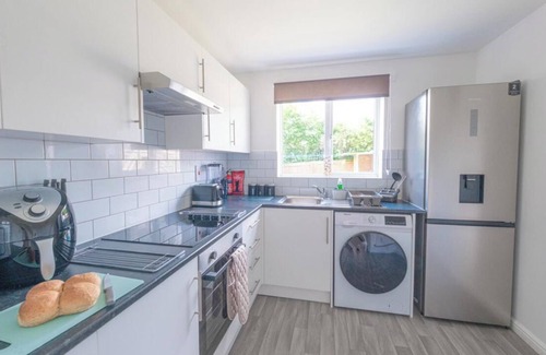 Corby Casa | Sleeps 5 - Private Garden- Free Parking