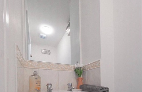 Corby Casa | Sleeps 5 - Private Garden- Free Parking