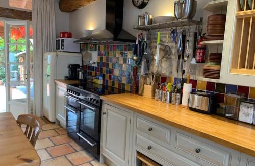 Saint-Meard-de-Gurcon Casa | Sleeps 6 Vineyard Escape- PetsOK & Airport Access