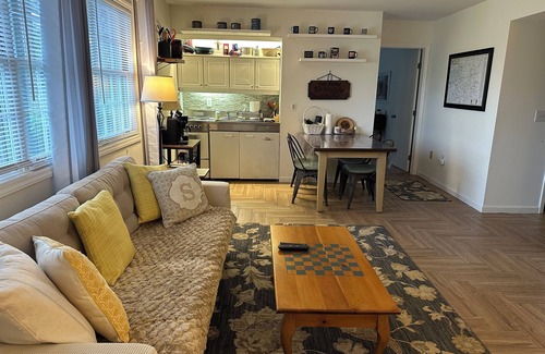 Waynesville Casa | 2 Bedroom with Mountain View & Hot Tub in charming Waynesville