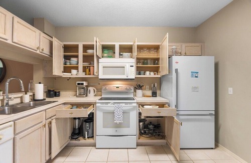 Trailer Estates Casa | Sleeps 8 2BR King Bed Pool+Tennis+Parking