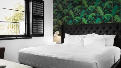 Rutledge Hill Casa | Sleeps 8 4 SoBro Suites w Kitchens Modern Touches – by AvantStay