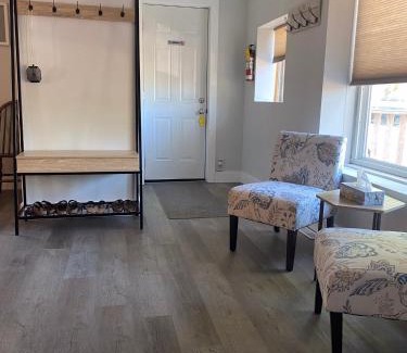 Wasaga Beach Casa | Sleeps 8! Just a 2 minute walk to Beach 1