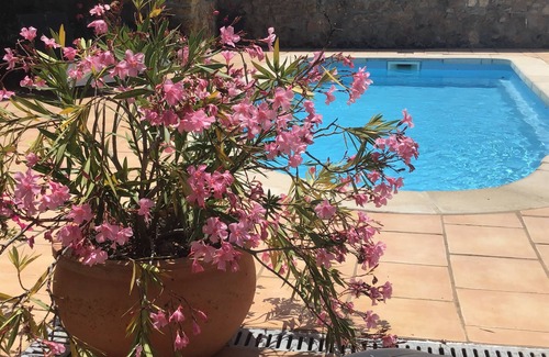 Embres-et-Castelmaure Casa | Auténtica casa de pueblo con piscina privada y vistas al campo, a 25 minutos en coche de la impresionante Beache