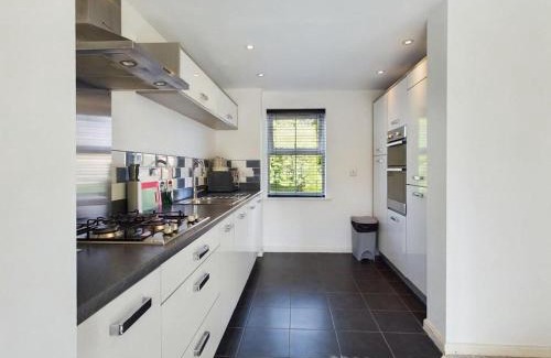 Stafford Casa | Sleeps6- FamilyFriendly- FreeParking- 3Br