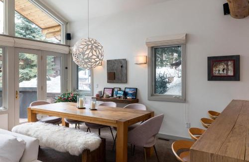 Warm Springs Casa | Slope-Side Chic Home with Hot Tub