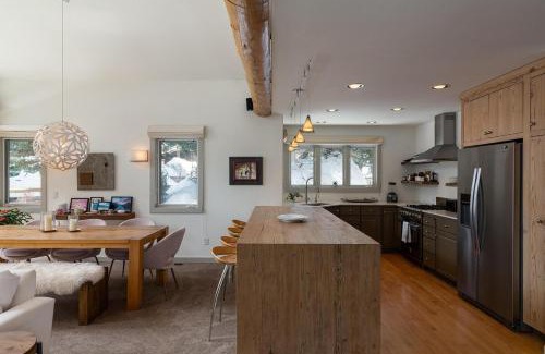 Warm Springs Casa | Slope-Side Chic Home with Hot Tub