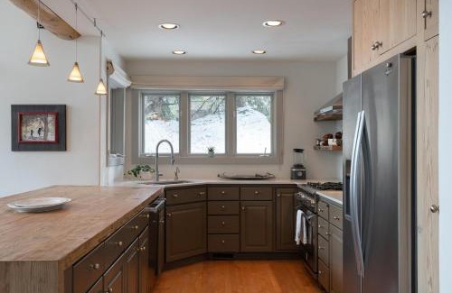 Warm Springs Casa | Slope-Side Chic Home with Hot Tub