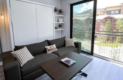 Park City Apartamento | Slope Side Studio In The Heart of Canyons Village with Heated Pool & Hot Tub!