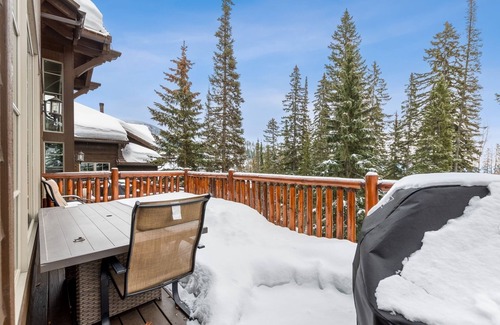 Whitefish Casa | Perfecly Located Montana Ski-in Townhouse de esquí en Big Mountain + Fireplace!