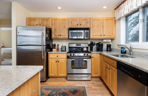 Central Vermont- Killington Casa | SlopeSide Chalet - True ski on ski off, Hot Tub