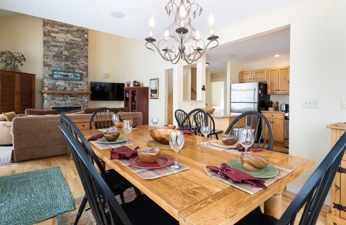 Central Vermont- Killington Casa | SlopeSide Chalet - True ski on ski off, Hot Tub