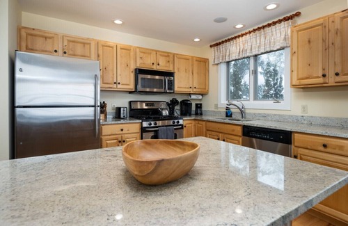 Central Vermont- Killington Casa | SlopeSide Chalet - True ski on ski off, Hot Tub