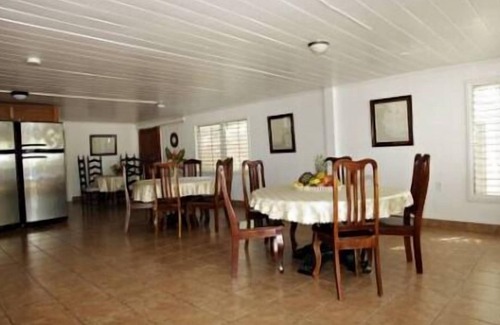 Barranca Casa | Sloth Room at Jane's Beach Resort