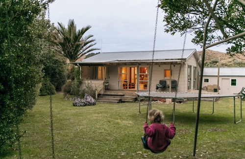 Kairakau Casa | Slow & Relaxing Days at the cutest old school bach- family & pet-friendly