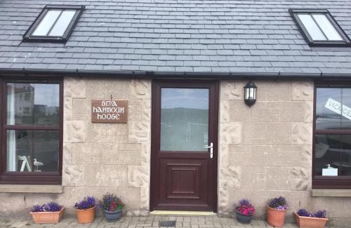Montrose Casa | Sma Harbour Hoose