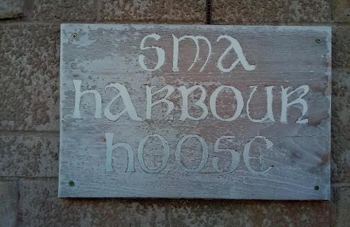 Montrose Casa | Sma Harbour Hoose