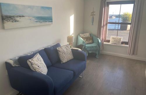 Montrose Casa | Sma Harbour Hoose