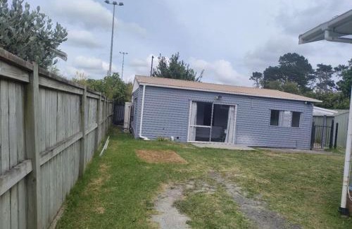 Mount Albert Casa | Small 3 bedroom Garden Chalet B