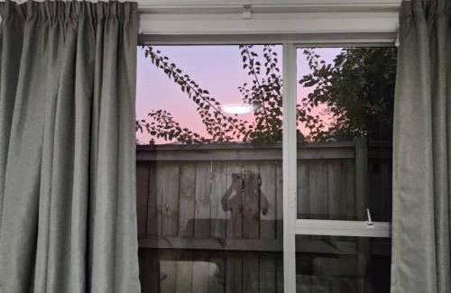 Mount Albert Casa | Small 3 bedroom Garden Chalet B