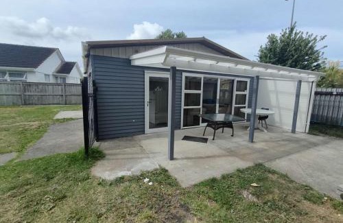 Mount Albert Casa | Small 3 bedroom Garden Chalet B
