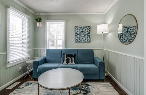 Pontiac Cabaña | Cute and affordable Beverly