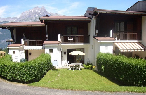 Sallanches Chalet De Esquí | Pequeño chalet en residencia con piscina.
