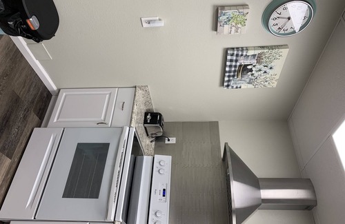 Hemphill Apartamento | Apartamento de pequeña eficiencia en la comunidad tranquila del lago